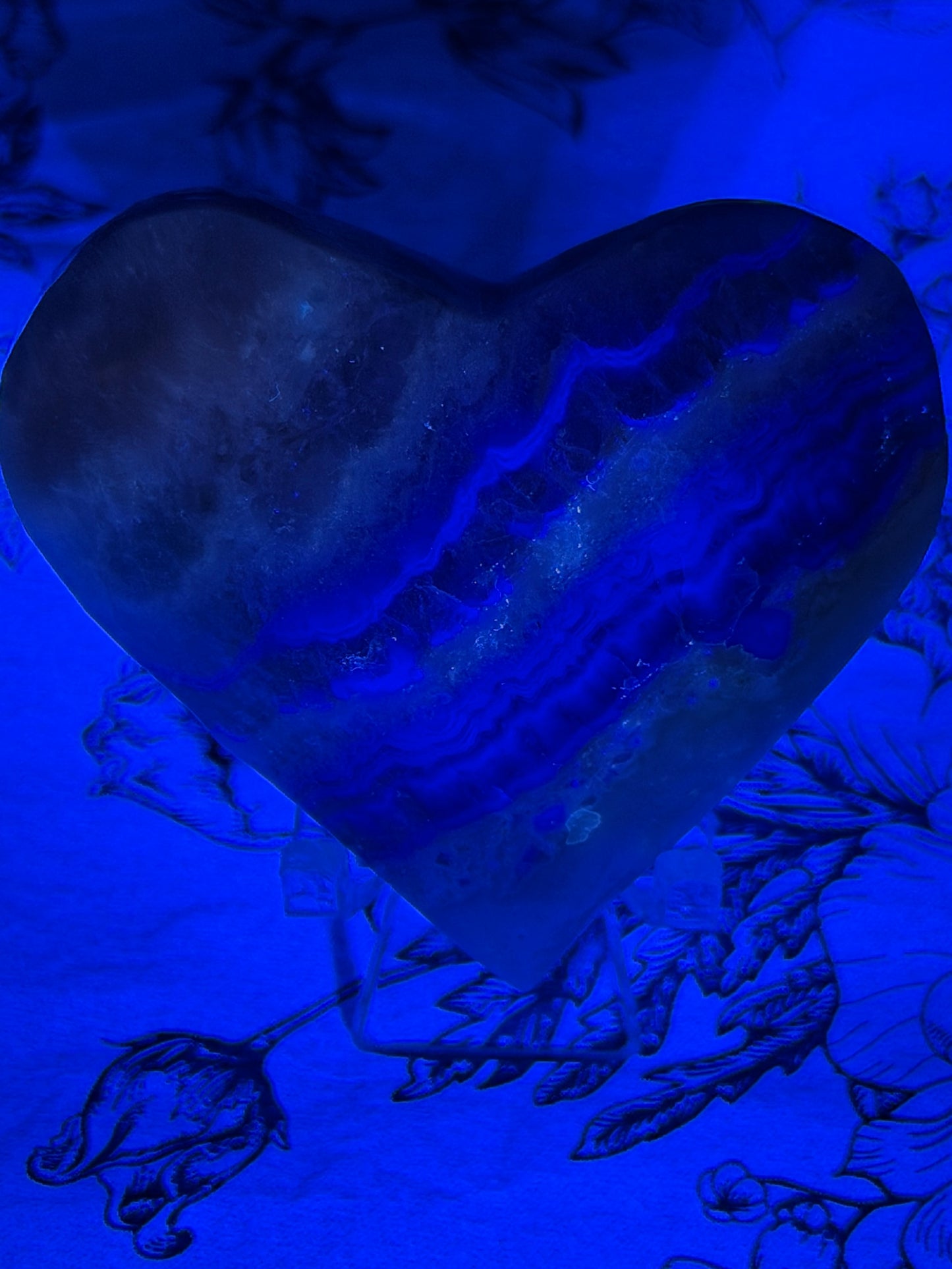 Fluorite in Matrix Heart – 100g | 6 x 5.6cm (UV Reactive) 💙✨