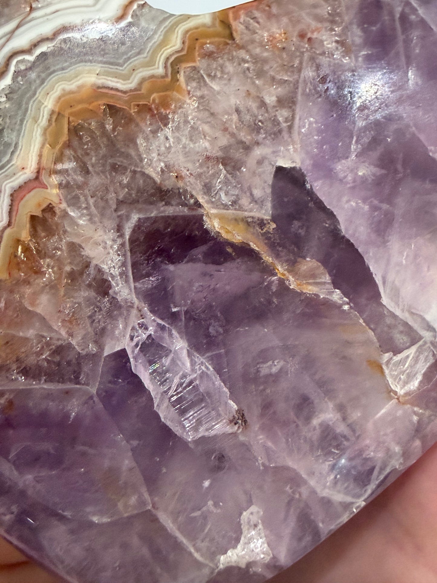 💜 Amethyst with Agate Banding Free-Standing Stone – 8 × 6.7 cm | 190 g A