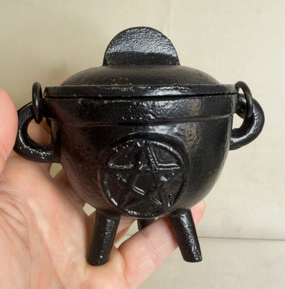Cast Iron Pentacle Cauldron with Lid – Witch & Altar Décor