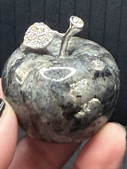 Larvikite Apple Carving 🍏🖤 (4.5cm)