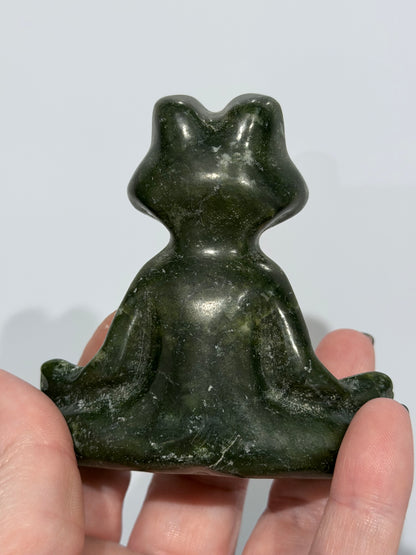 Serpentine Yoga Frog Carving 7.8cm