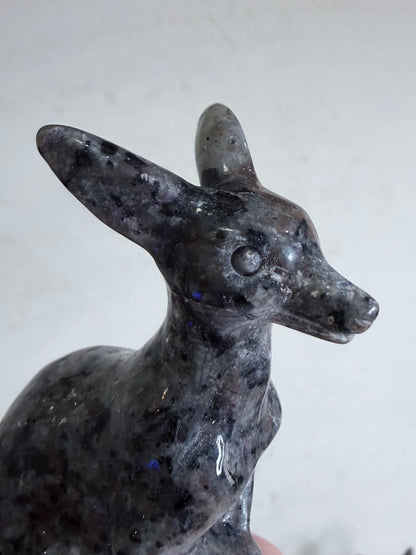 Yooperlite Kangaroo Crystal Carving – 10cm
