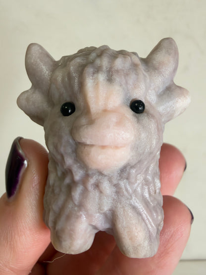 Pink & Cream Highland Cow Carving – 5–6 cm
