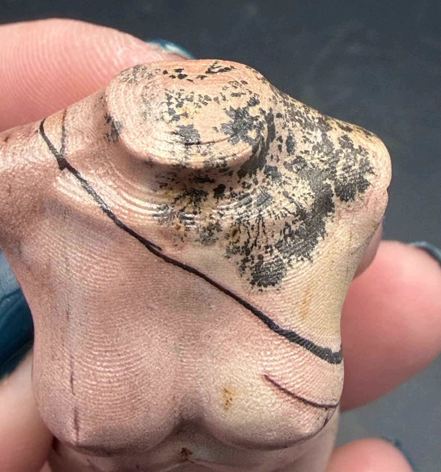 Dendritic Jasper Goddess Body Carving – 6 × 3 cm
