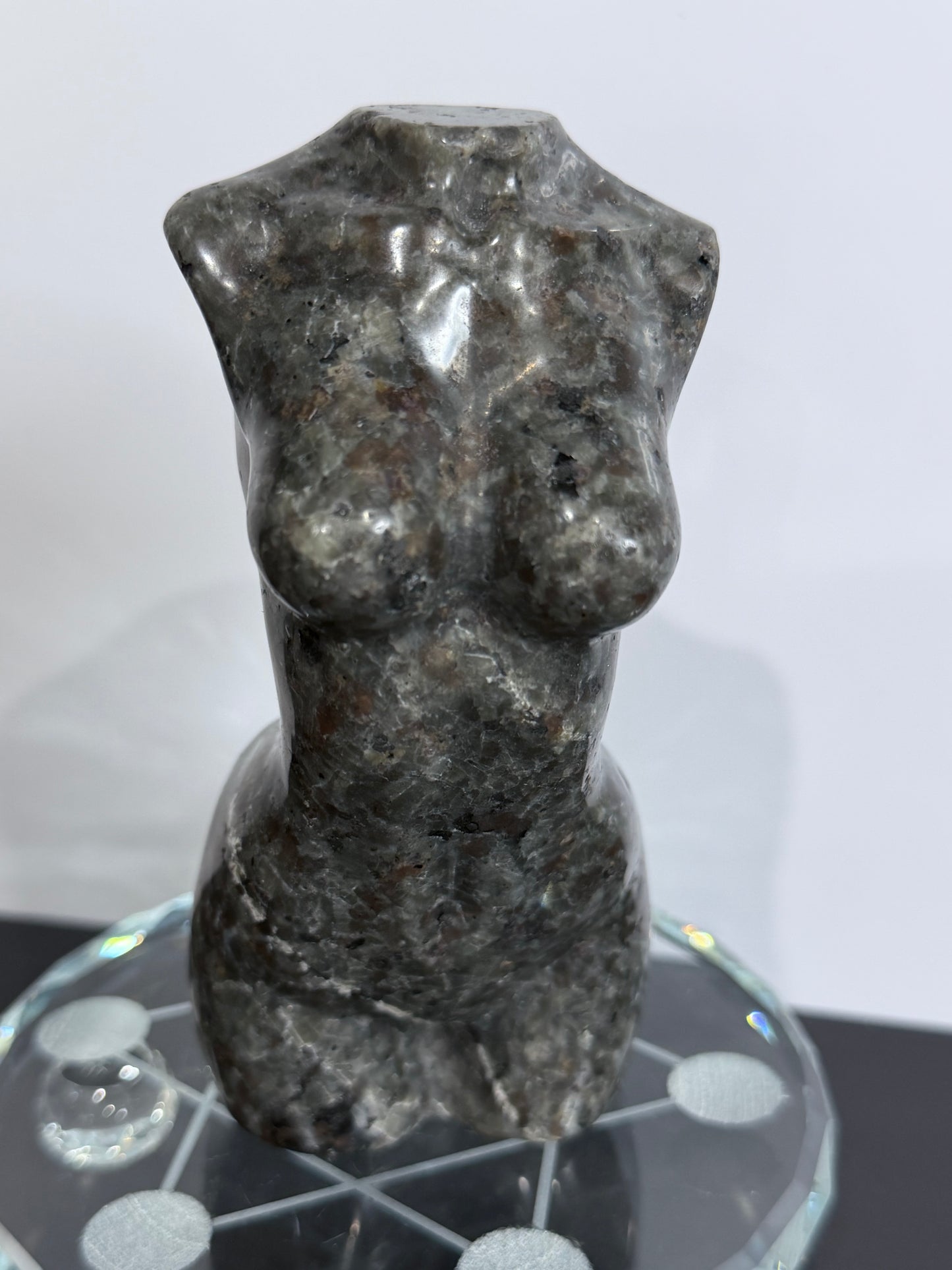 Yooperlite Goddess Torso – UV Reactive - 562g 12cm