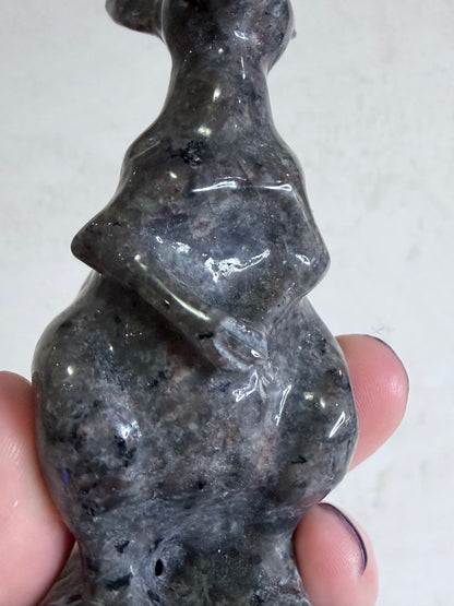 Yooperlite Kangaroo Crystal Carving – 10cm