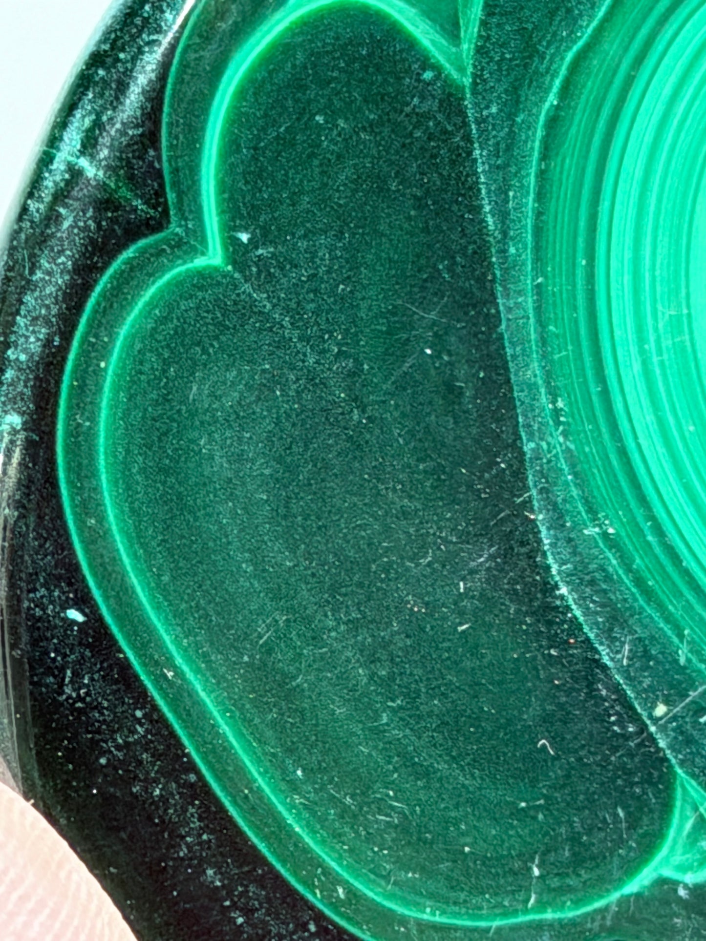 Malachite Freeform With Stand – 5.7cm (A)