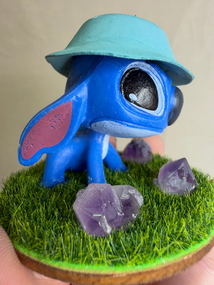 Bucket Hat Stitch Amethyst Mini Crystal Garden – 4cm