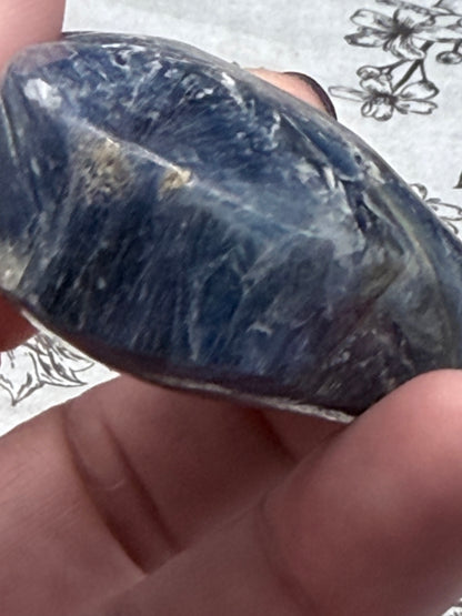 Kyanite Heart (Self-Standing) – 5 x 4.6cm | 103g