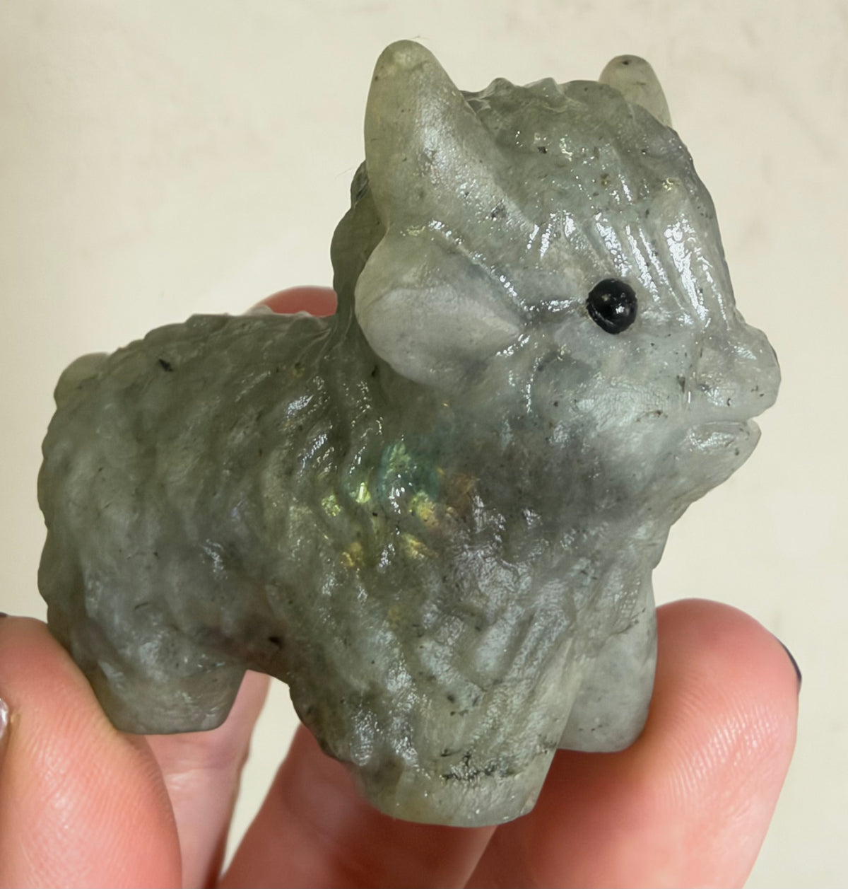 Highland Cow Labradorite Carving – 5–6 cm