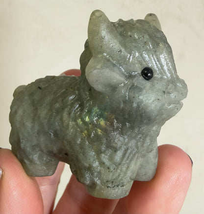 Highland Cow Labradorite Carving – 5–6 cm
