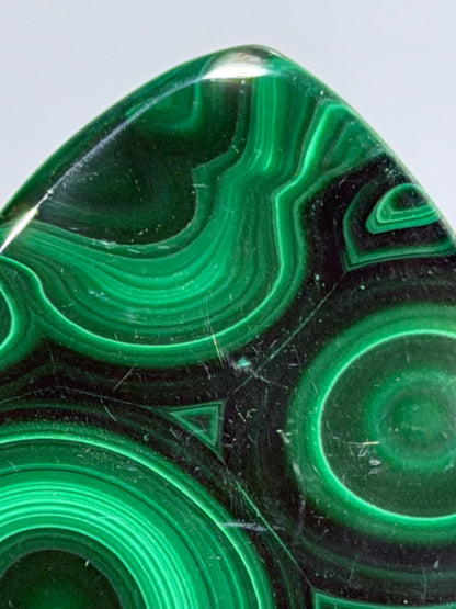 Malachite Freeform With Stand – 5.7cm (B)