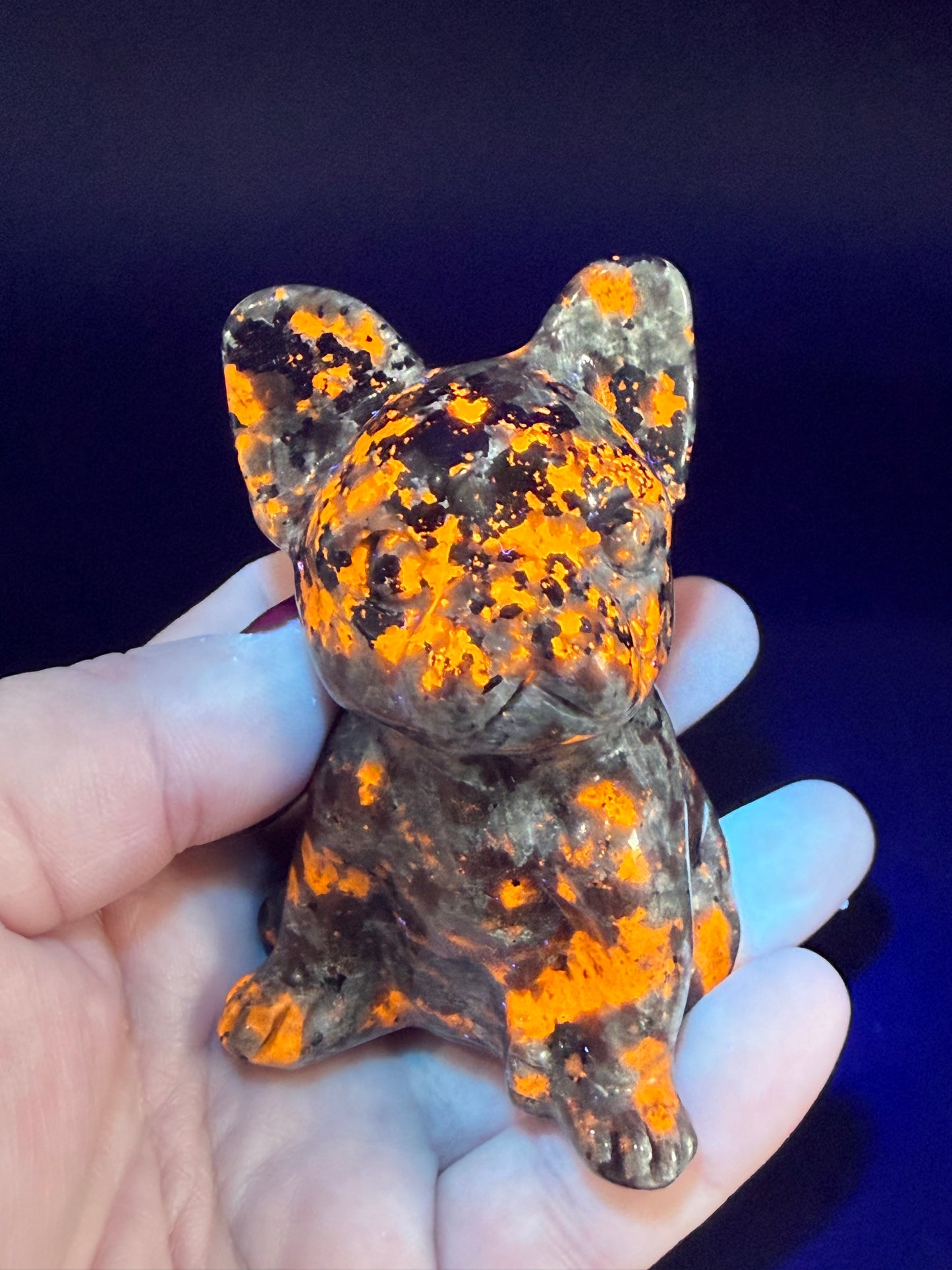 Yooperlite French Bulldog Carving 8.5cm
