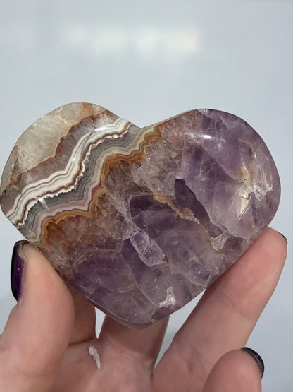 💜 Amethyst with Agate Banding Free-Standing Stone – 8 × 6.7 cm | 190 g A