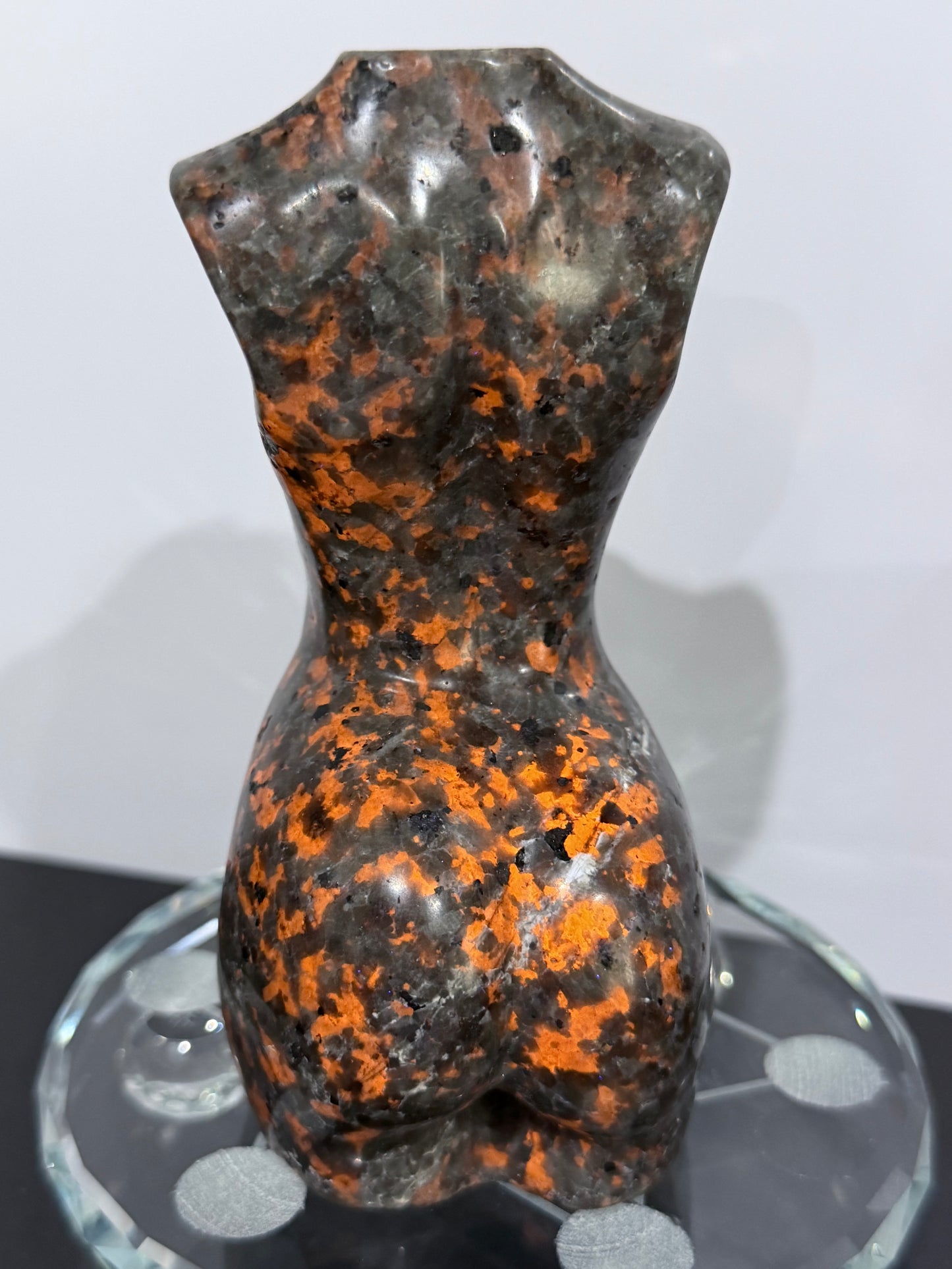 Yooperlite Goddess Torso – UV Reactive - 562g 12cm