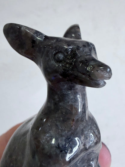 Yooperlite Kangaroo Crystal Carving – 10cm