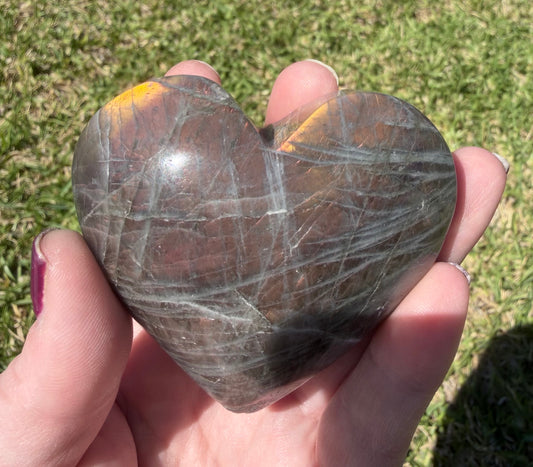 Labradorite High Flash Heart Carving – 187g (7.1 x 6.5cm)
