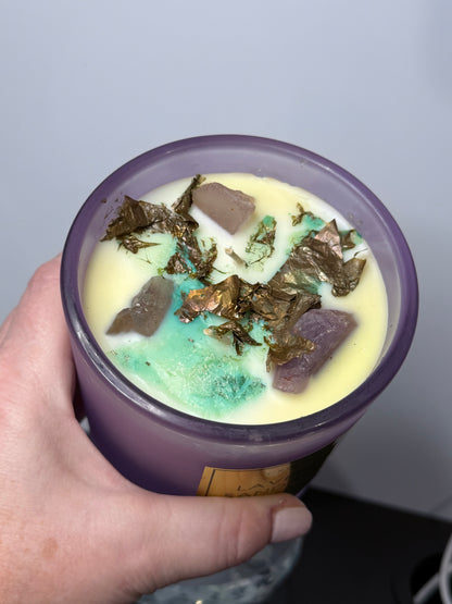 Crystal Infused Lavender & Sandalwood Soy Candle with Amethyst | 397g