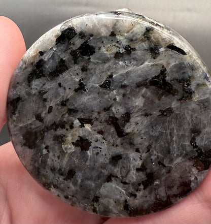 Larvikite Stitch Carving – 6.5cm | 151g