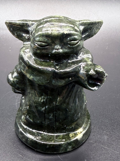 Yoda Figurine Serpentine Jade 515g 10cm
