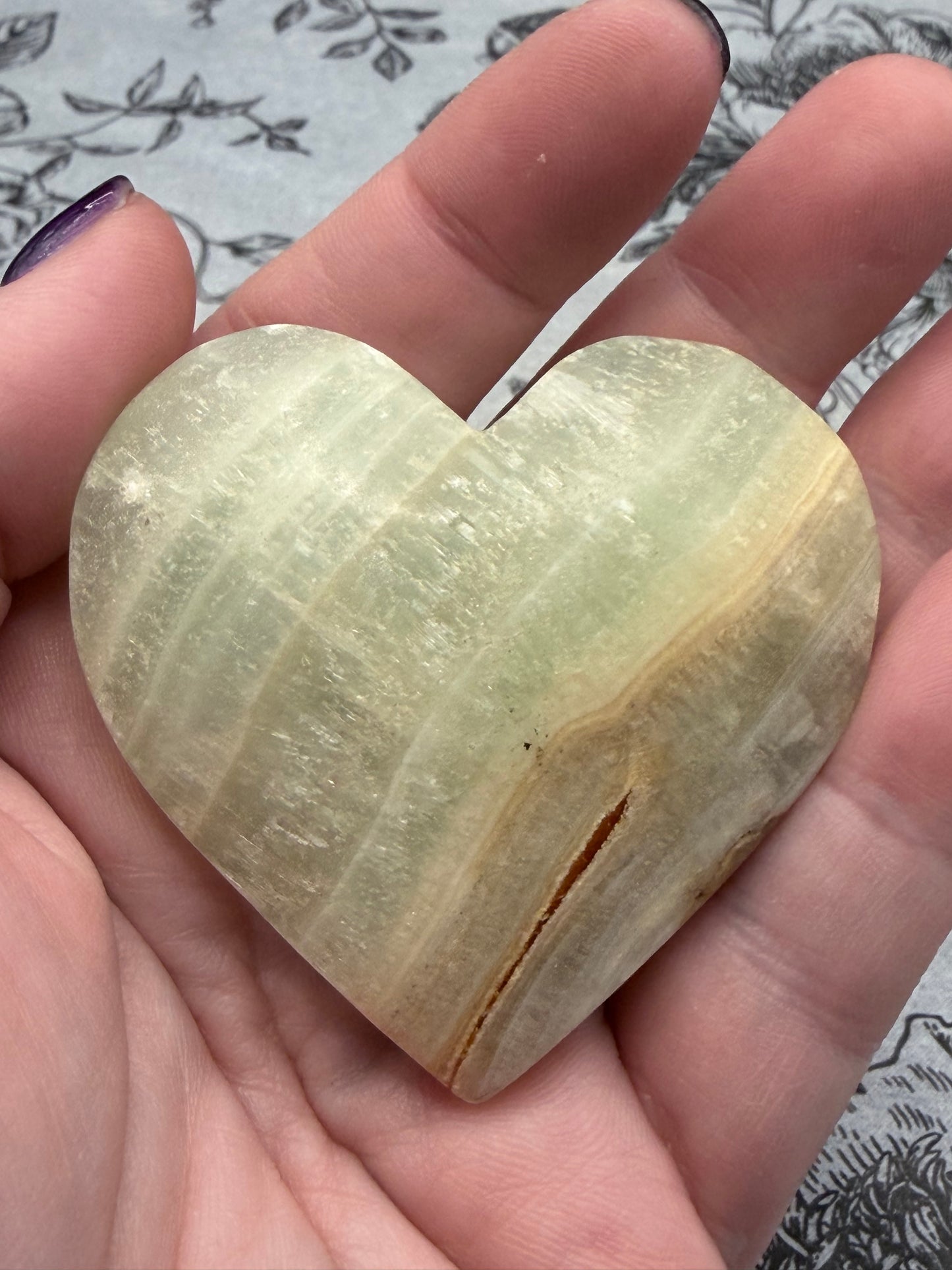 Green Onyx (Banded Calcite) Self-Standing Heart – 100g (5.7 x 6cm)