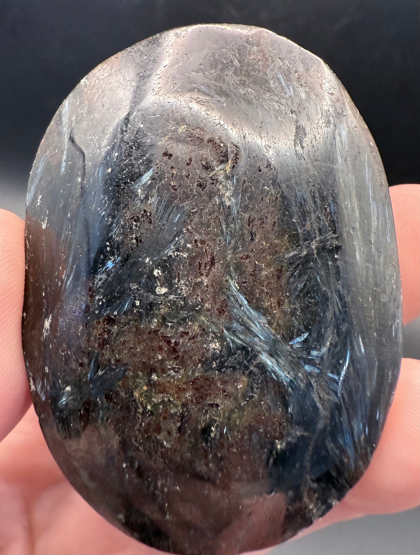 Arfvedsonite Palm Stone – 6cm