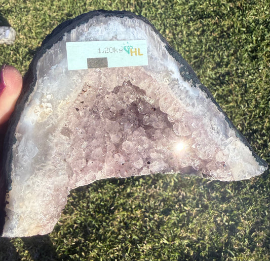 Amethyst Cathedral Geode – 1.20 kg (11 × 15 cm)