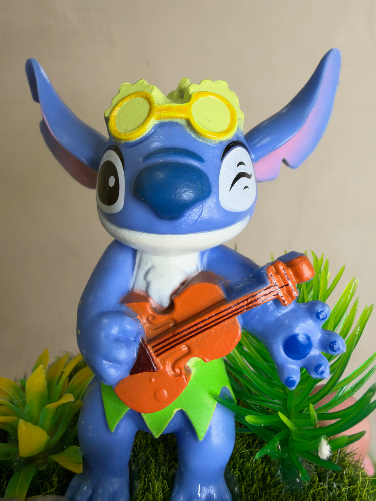 Stitch Crystal Garden with Amethyst & Ukulele Figure – 6cm