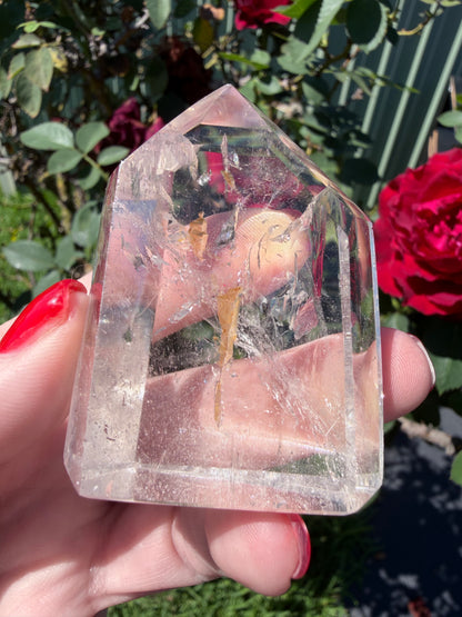 Clear Quartz Point with Iron Inclusions – 6.2 × 4.8 cm