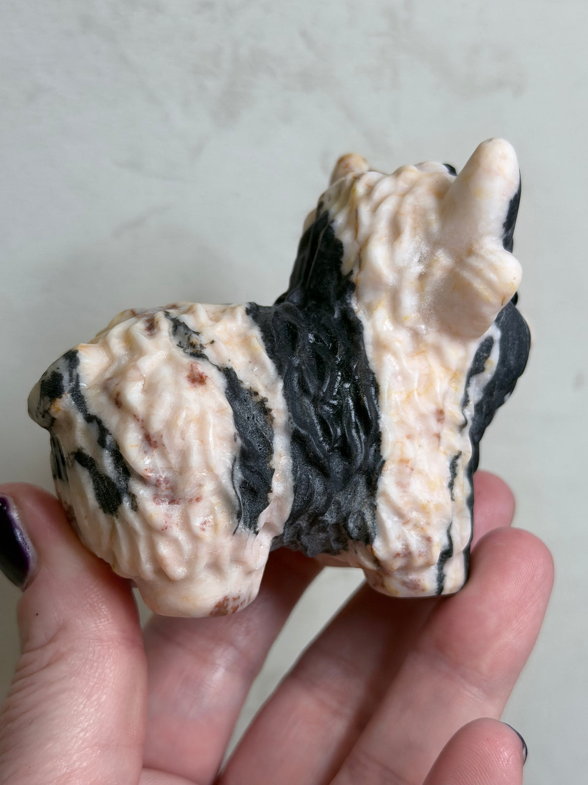 Zebra Stone Highland Cow Carving – 8 cm