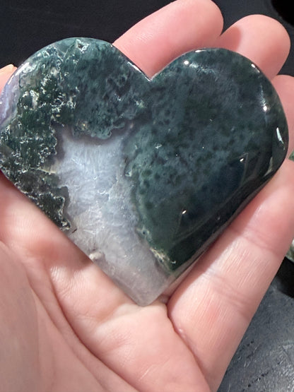 Natural Moss Agate Heart – Crystal Heart with Quartz Feature | 6.6 x 5.8 cm | 79g D