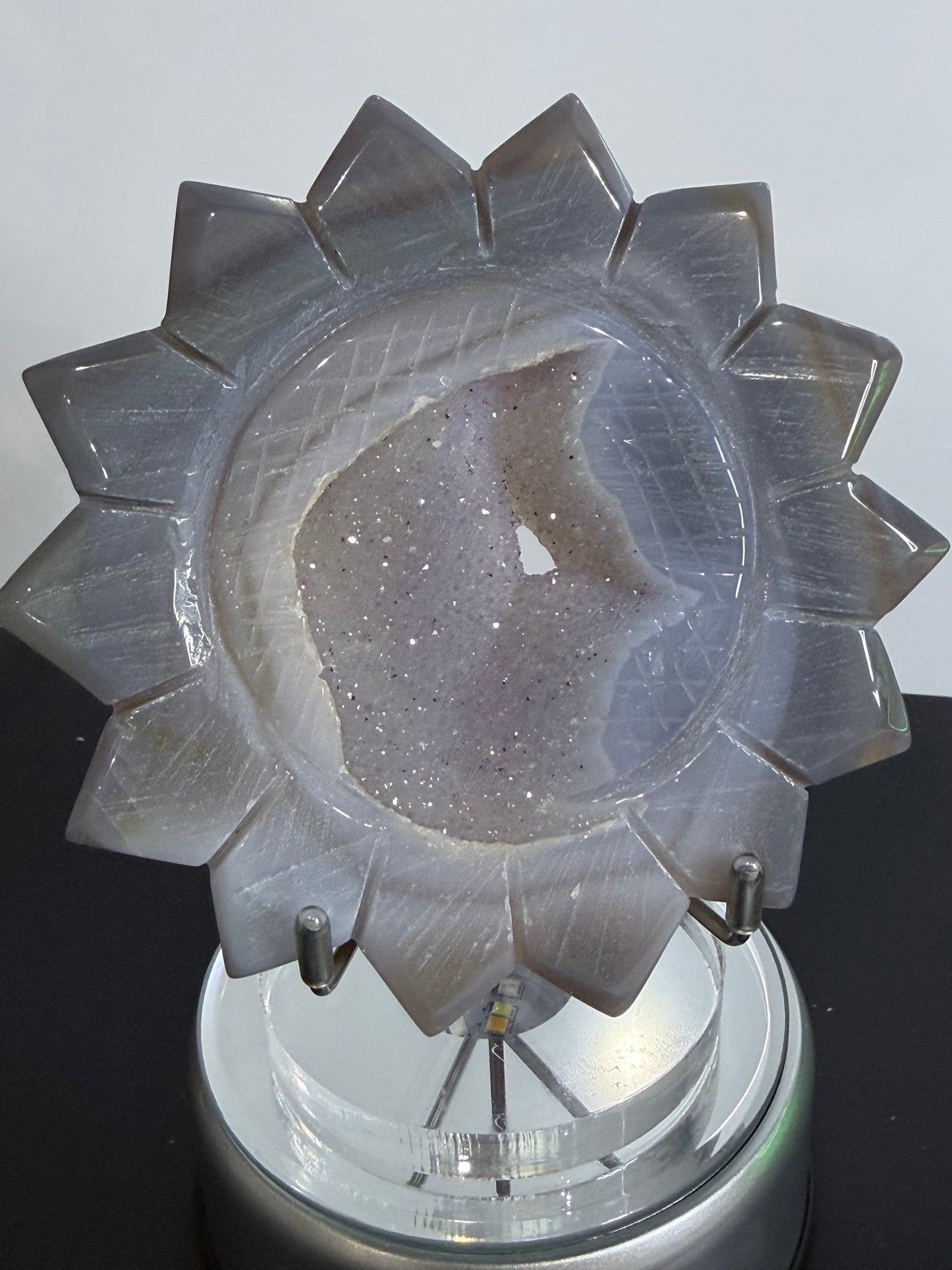 Agate Druzy Sunflower Carving with Acrylic Display Stand – 12.5cm | 262g
