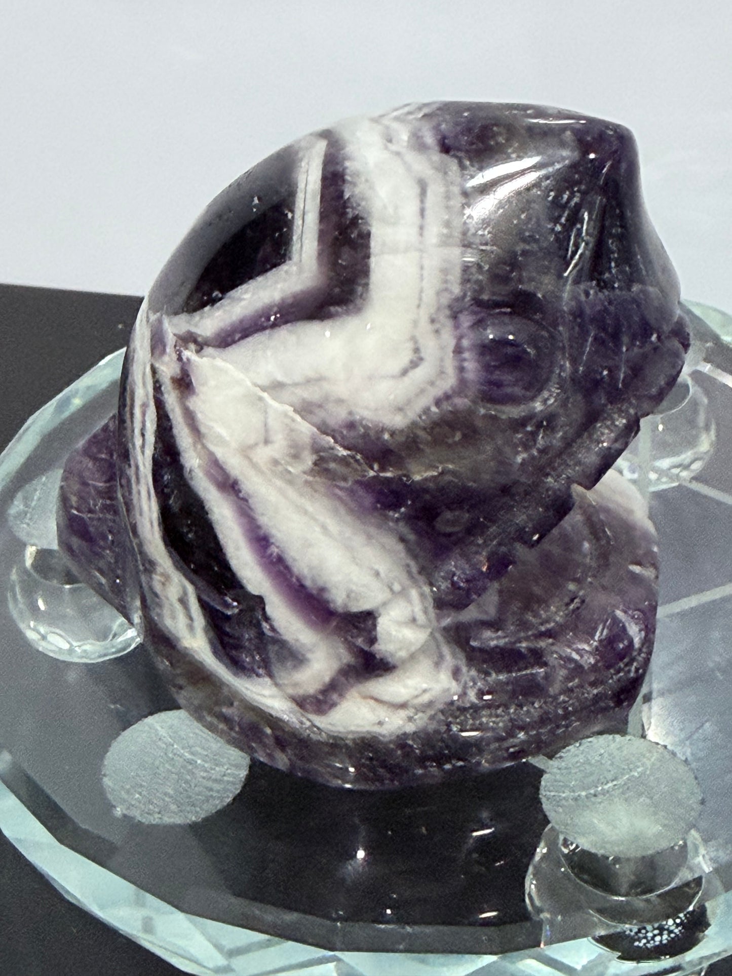 Dream Amethyst Shark Carving 6.4cm | 262g