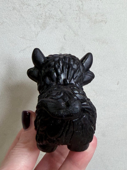 Black Obsidian Highland Cow Carving – 8 cm