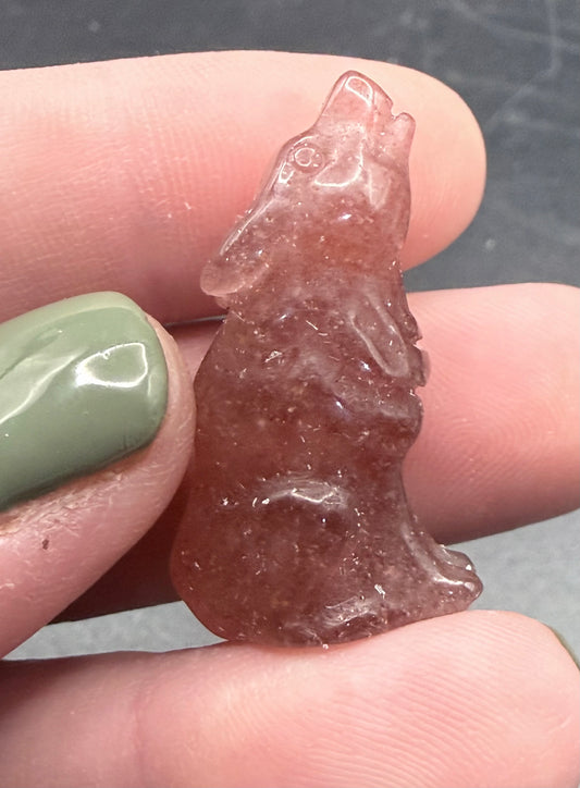 Strawberry Quartz Wolf Carving – 3.2cm