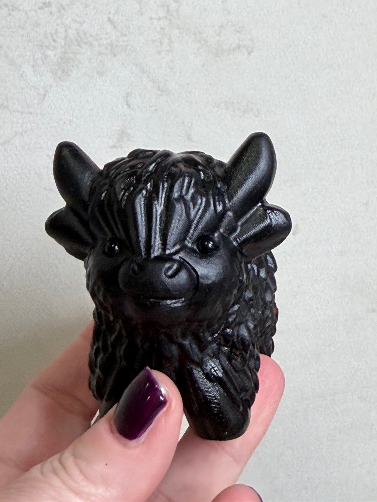 Black Obsidian Highland Cow Carving – 8 cm