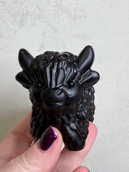 Black Obsidian Highland Cow Carving – 8 cm