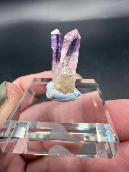 Vera Cruz Amethyst points on Glass Display