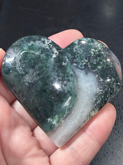 Natural Moss Agate Heart – Crystal Heart with Quartz Feature | 6.6 x 5.8 cm | 79g D