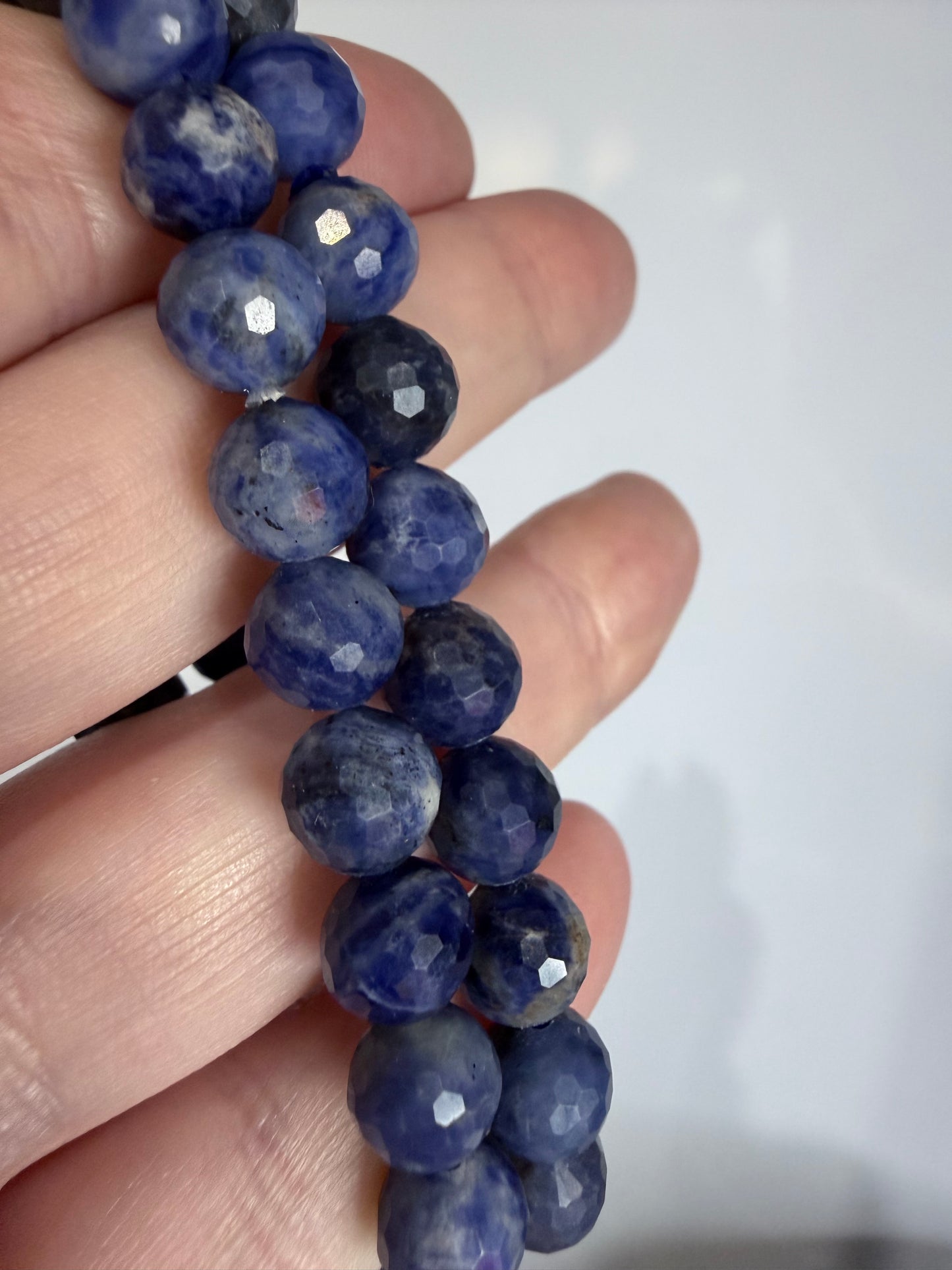8mm Sodalite Faceted Bracelet

Clarity • Communication • Intuition