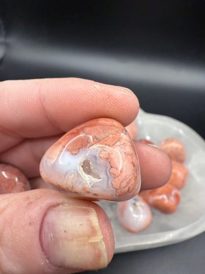 High Quality Pink Petal/ Pink Agate Tumbles