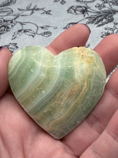 Green Onyx Heart (Self-Standing) – 5.3 x 5cm (90g)