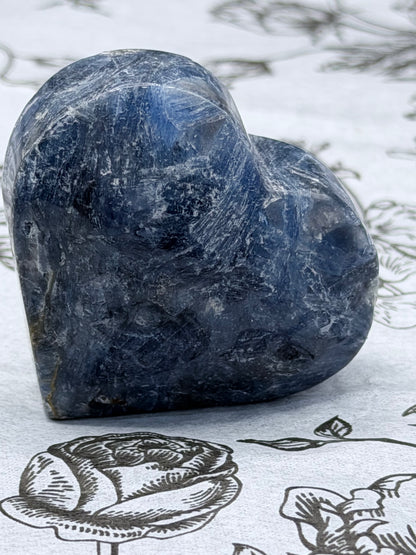 Kyanite Heart (Self-Standing) – 5 x 4.6cm | 103g