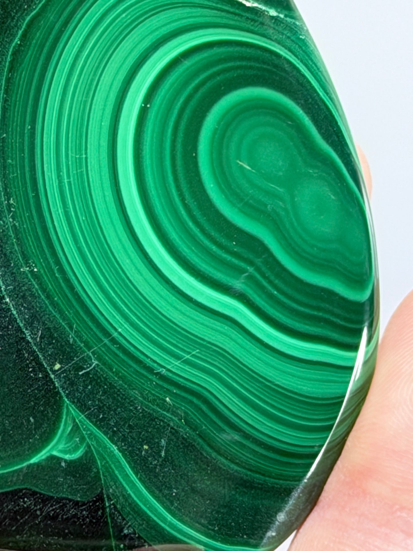 Malachite Freeform With Stand – 5.7cm (A)