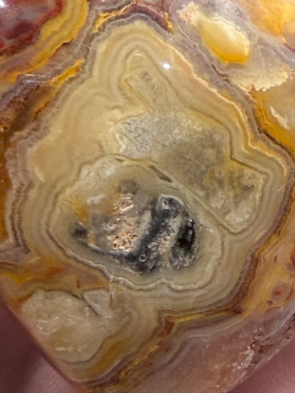 Crazy Lace Agate Heart – 87g | 5.1 x 5cm