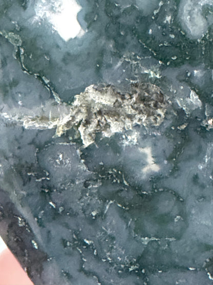 Moss Agate Heart – 130g A - 7.2cm