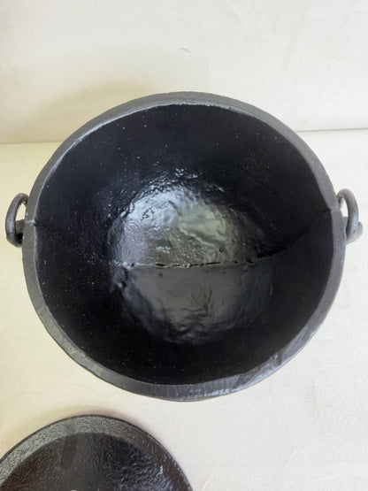 Large Cast Iron Pentacle Cauldron with Lid – Witch & Altar Décor
