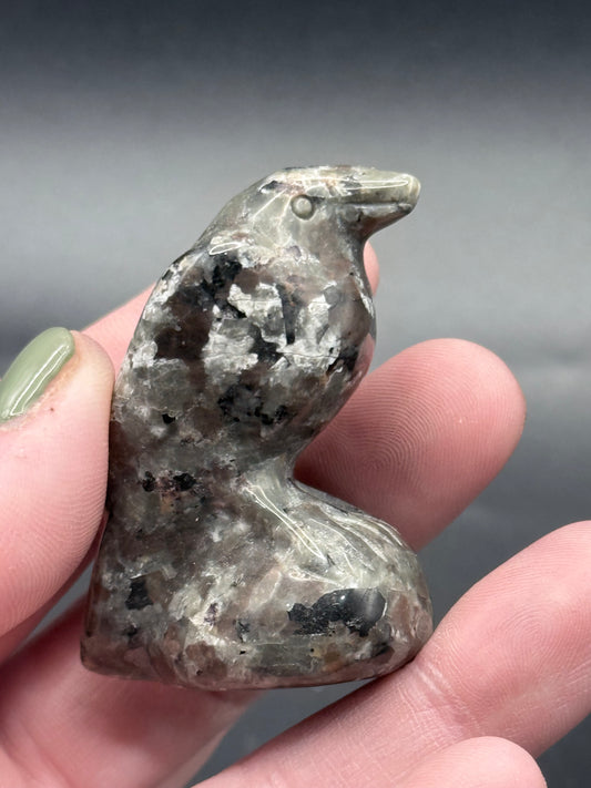 Yooperlite Raven Carving – UV Reactive