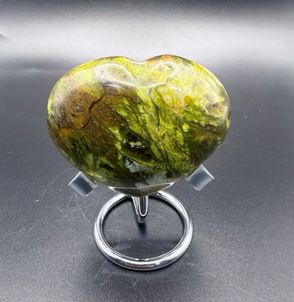 Green Opal Heart 157g (6.8 x 5.8cm)