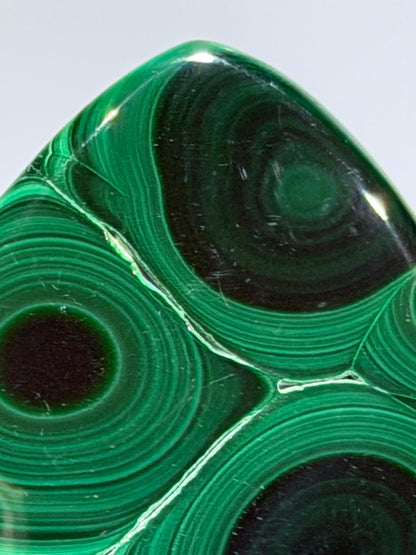 Malachite Freeform With Stand – 5.7cm (B)